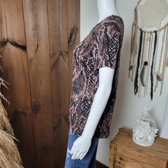 NWOT Maurice's Snakeskin 24/7 Top - Picture 3 of 11